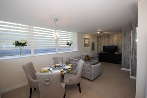 テレビ、DVD プレーヤー