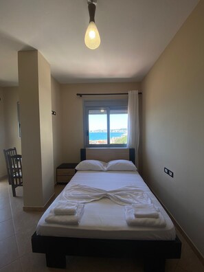 標準雙人房 | 書桌、免費 Wi-Fi