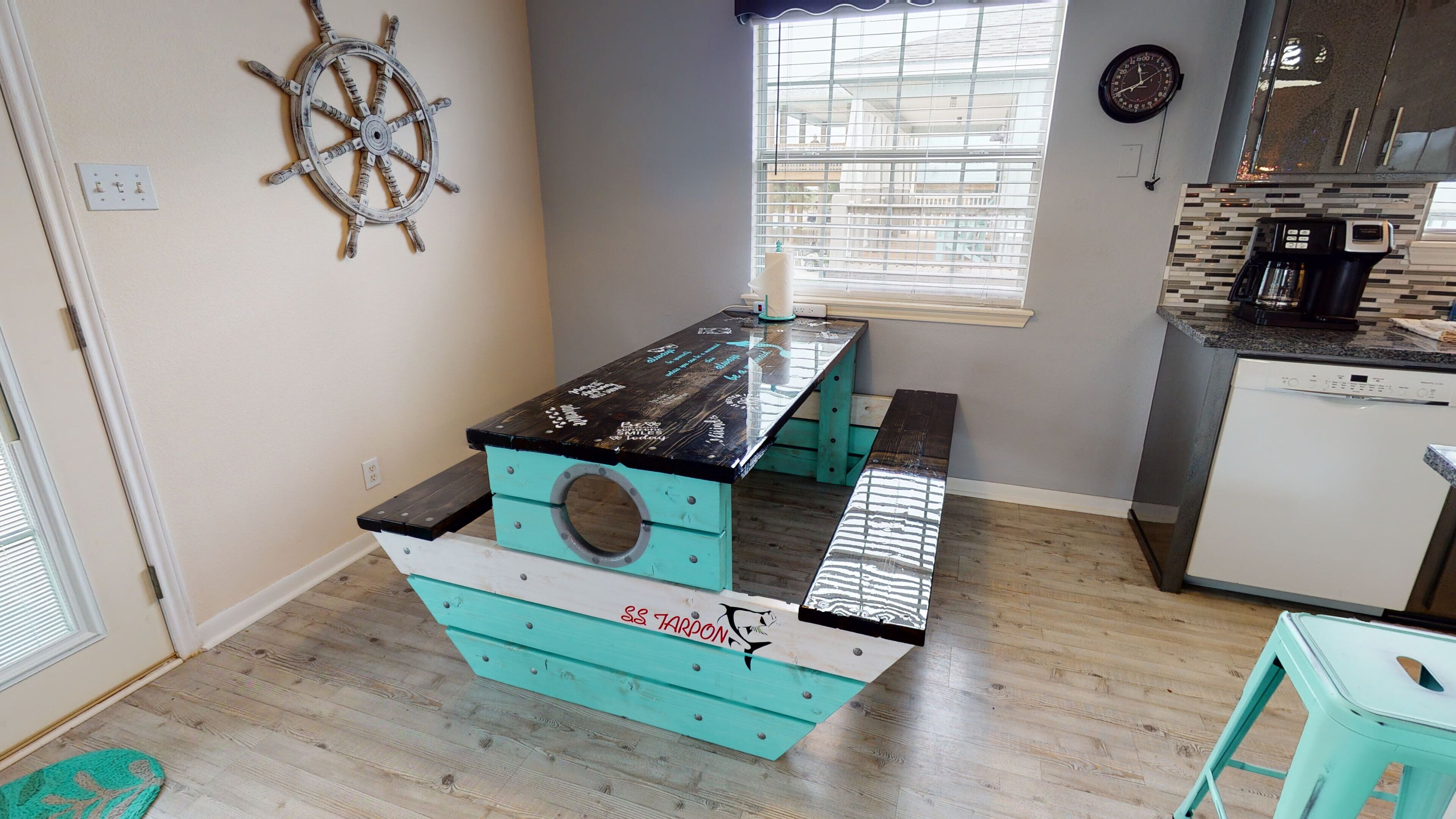 DC614  Remodeled Stilt Home, Quiet Neighborhood in Town, Parking for Boat