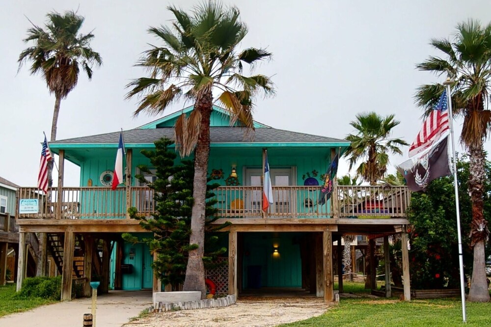 DC614 Remodeled Stilt Home, Quiet Neighborhood in Town, Parking for Boat
