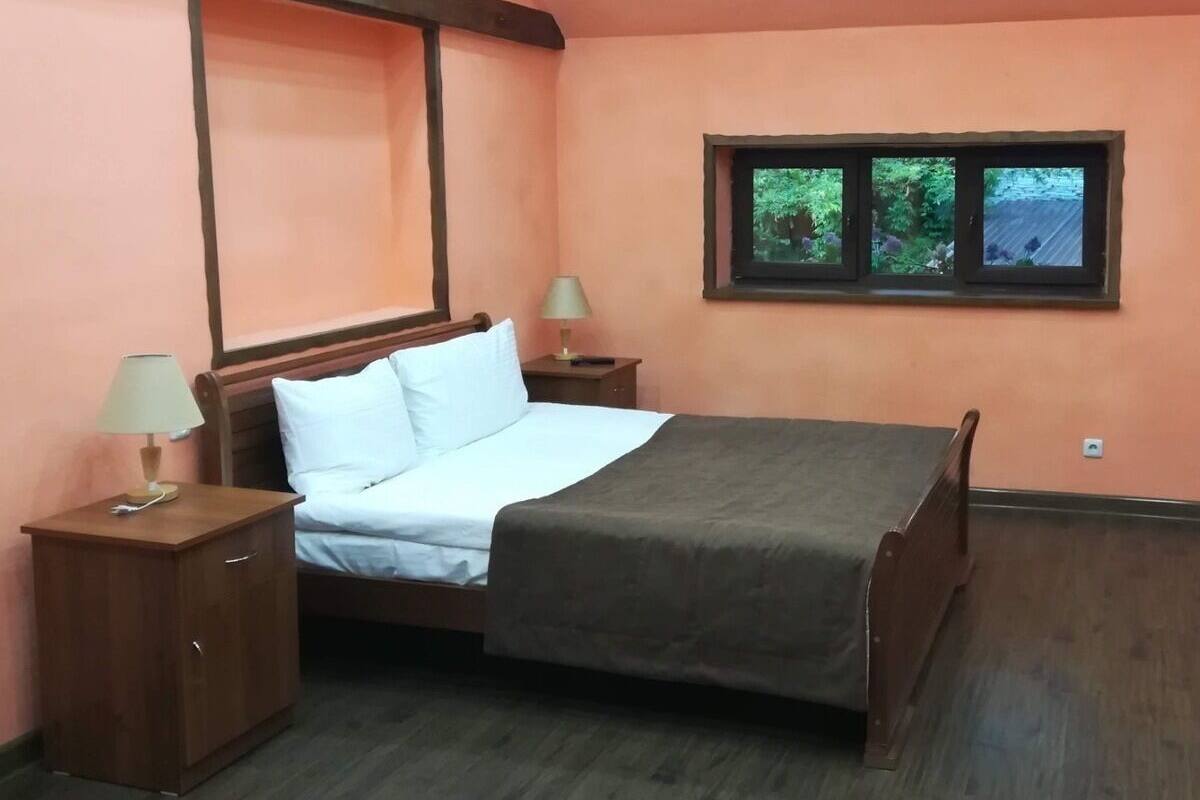 Minibar, free WiFi