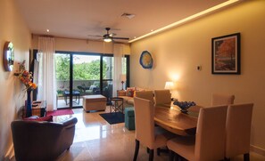 TV - Luxe Oasis Rooftop Infinity Pool Terrace (Playa del Carmen)