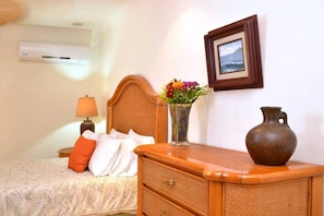 Laptop workspace, iron/ironing board, WiFi, bed sheets