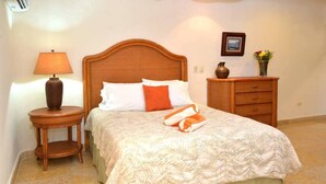 1 bedroom, laptop workspace, iron/ironing board, WiFi - Downtown Suite + Pool, Steps to Beach & 5th! (Playa del Carmen)