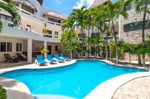 Outdoor pool - Downtown Suite + Pool, Steps to Beach & 5th! (Playa del Carmen)