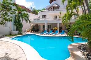 Outdoor pool - Downtown Suite + Pool, Steps to Beach & 5th! (Playa del Carmen)