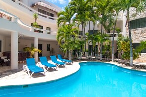 Outdoor pool - Downtown Suite + Pool, Steps to Beach & 5th! (Playa del Carmen)
