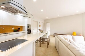 Ofen, Herdplatte, Kochgeschirr/Geschirr/Besteck