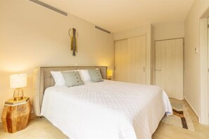 3 bedrooms, laptop workspace, iron/ironing board, WiFi