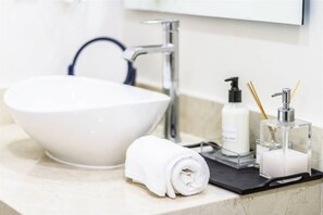 Soap, shampoo, toilet paper - Brand New! 3 Bedroom in Ciudad Mayakoba, Condo (Playa del Carmen)