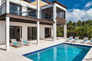 Outdoor pool, sun loungers - Ocean-view Private Villa: 5-star Everything! (Providenciales)