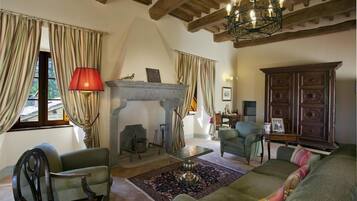 Villa (1 Bedroom) | Living room