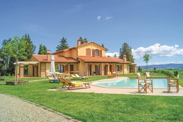 室內泳池、室外泳池