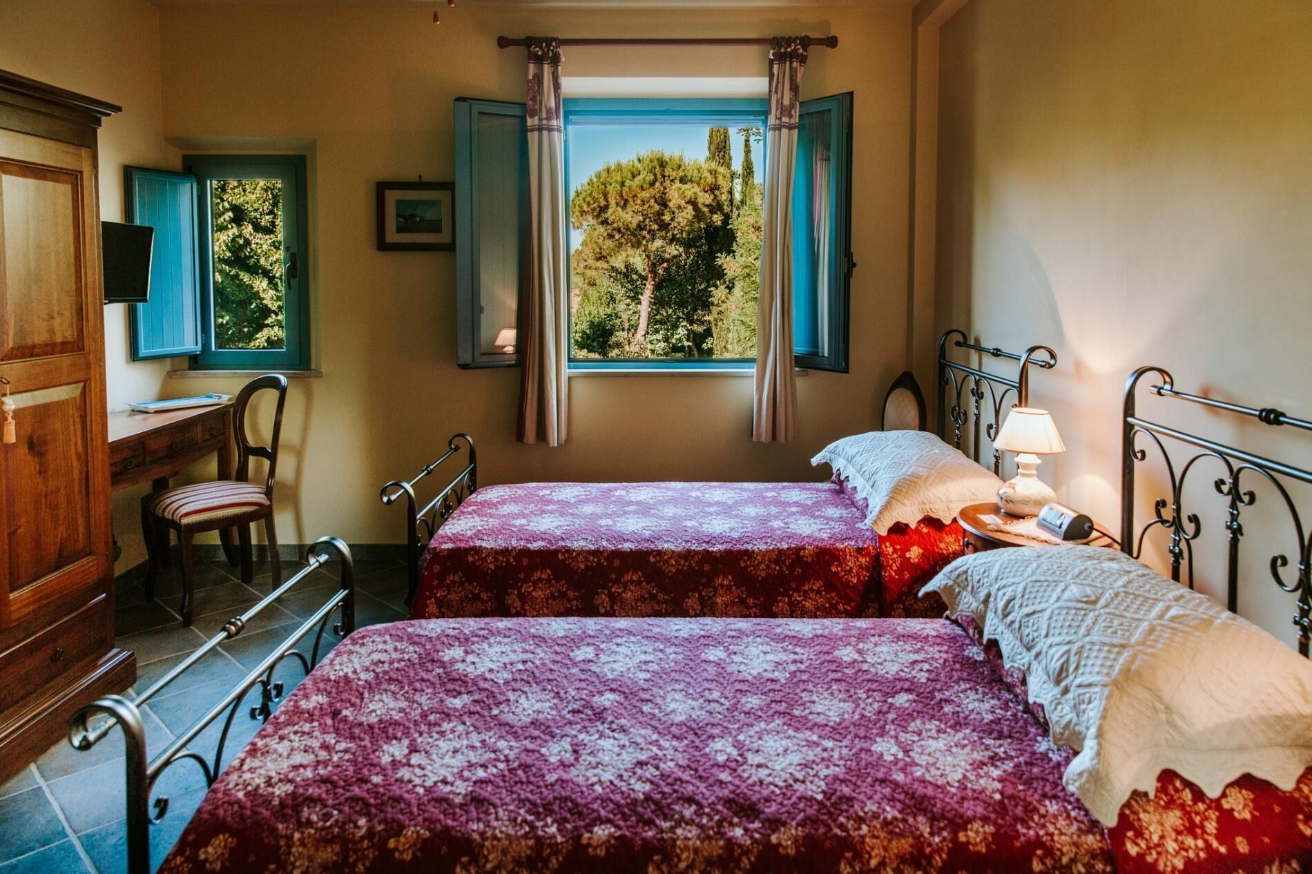 Vila (5 Bedrooms) | 5 kamar tidur, setrika/meja setrika, dan seprai linen