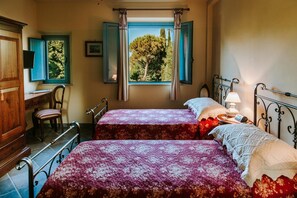 Villa (5 Bedrooms) | 5 habitaciones, tabla de planchar con plancha y ropa de cama