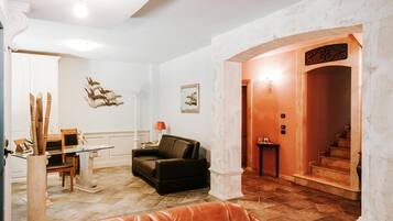 Villa (5 Bedrooms) | Living room | TV, fireplace