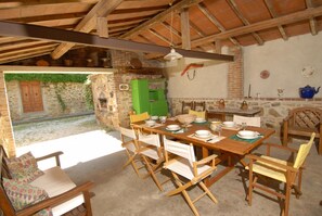 Villa (5 Bedrooms) | Private kitchen | Fridge, oven, stovetop, dishwasher - Villa Glicine (Citta della Pieve)