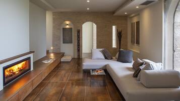 Télévision, cheminée