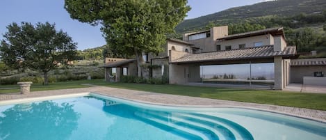 Outdoor pool, pool loungers