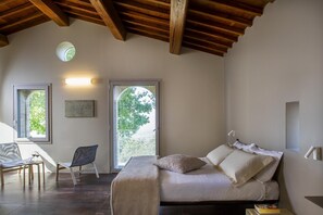Villa (4 Bedrooms) | 4 bedrooms, iron/ironing board, bed sheets