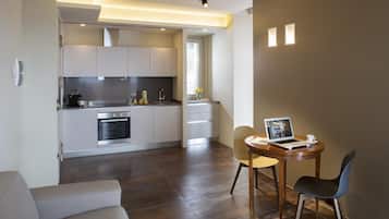 Villa (4 Bedrooms) | Cuisine privée | Micro-ondes, four, lave-vaisselle, bouilloire électrique