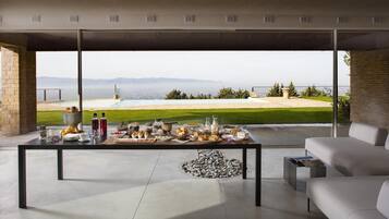 4 habitaciones, tabla de planchar con plancha y ropa de cama