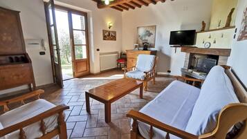 Villa (5 Bedrooms) | Soggiorno | TV, caminetto