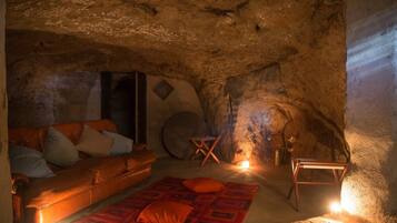 Villa (5 Bedrooms) | Wohnzimmer | Fernseher, Kamin