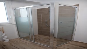 Dusche, Haartrockner, Bidet, HandtĂŒcher