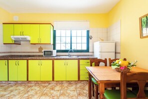 Micro-ondes, plaque de cuisson, cafetière/bouilloire