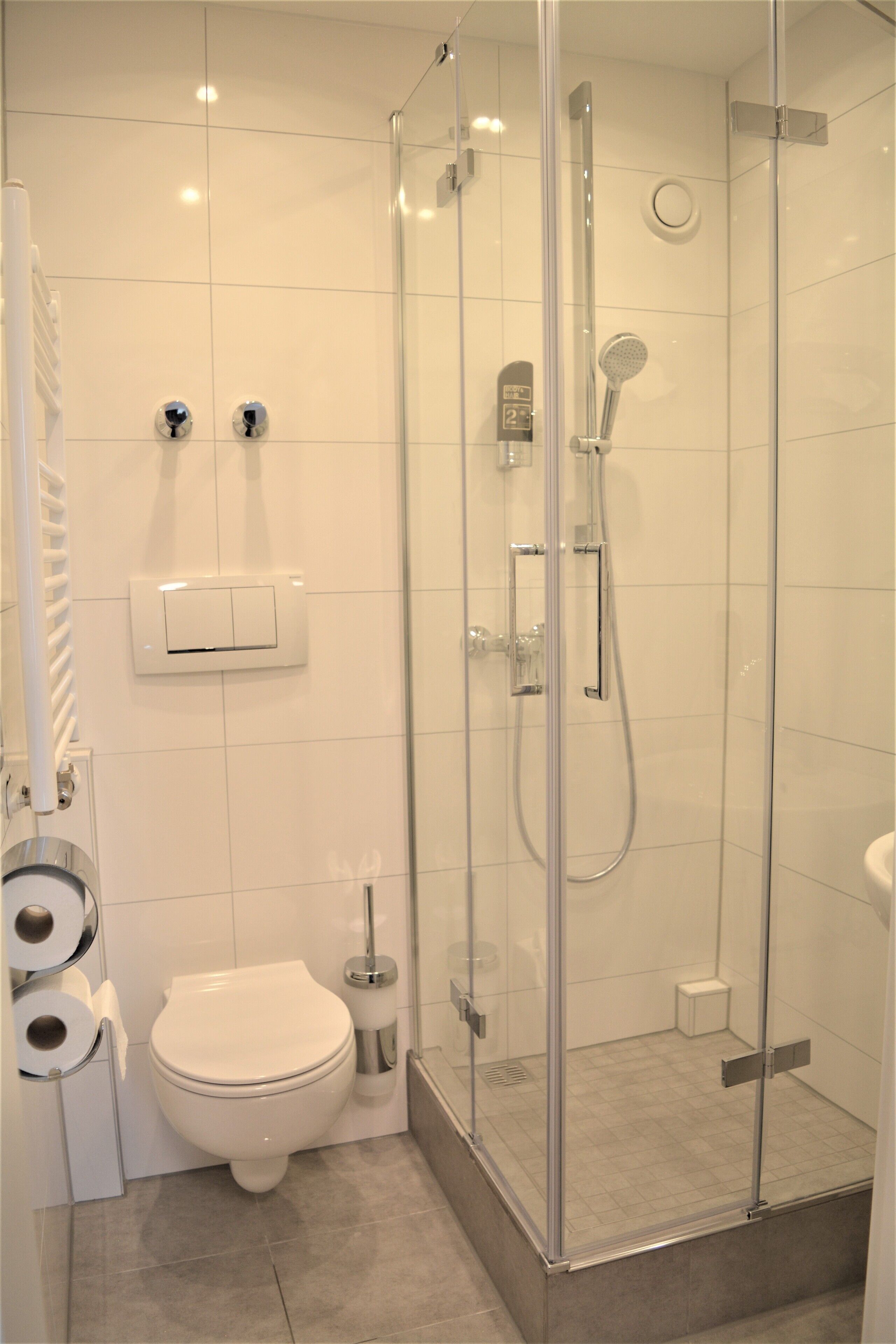 standard single room | bathroom | shower, hair dryer, towels, soap