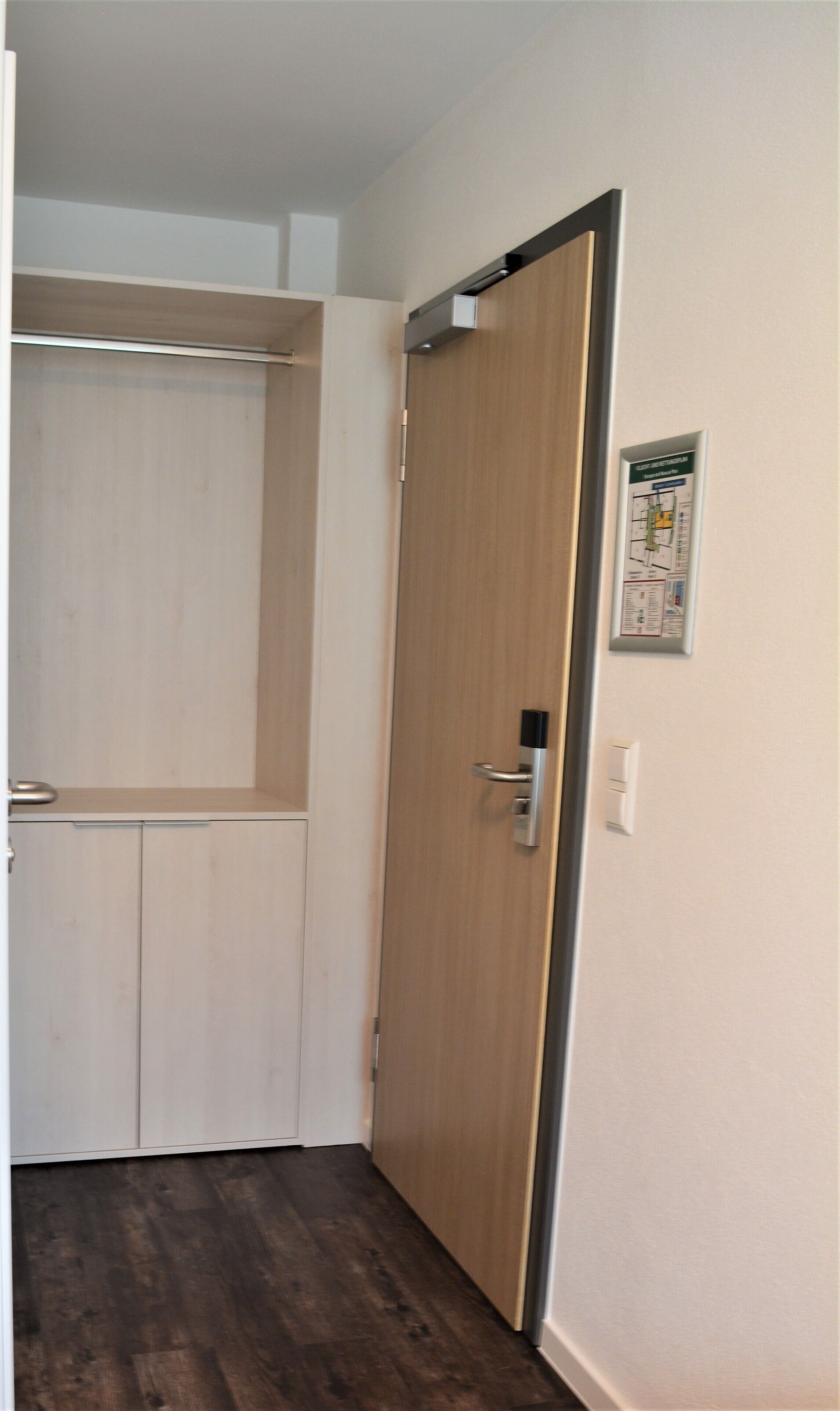 standard single room | wardrobe