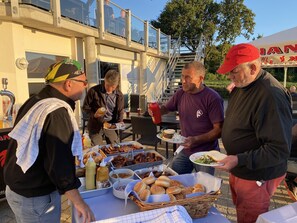 Se sirven desayunos, almuerzos y cenas (con vistas al campo de golf)