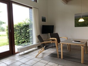 32-吋平面電視、有線頻道、電視、地暖系統