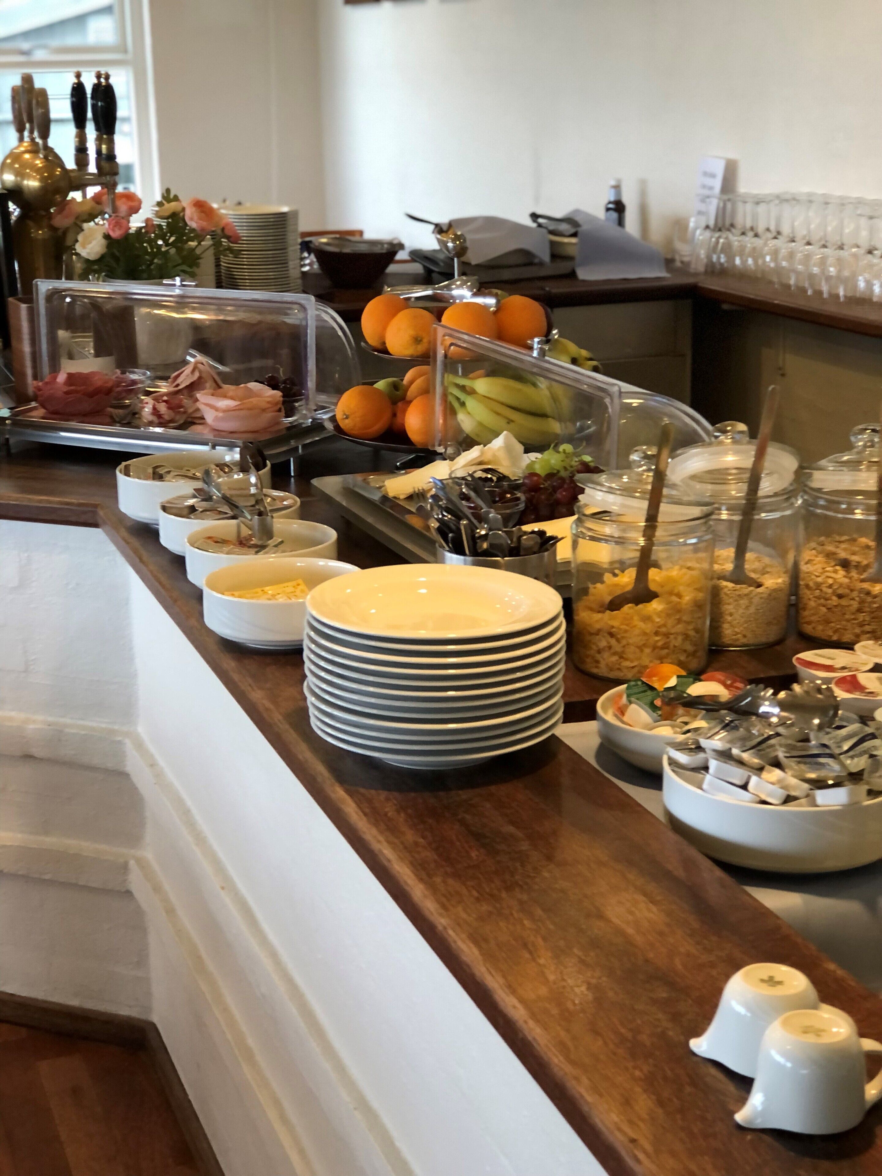 daily buffet breakfast (dkk 95 per person)