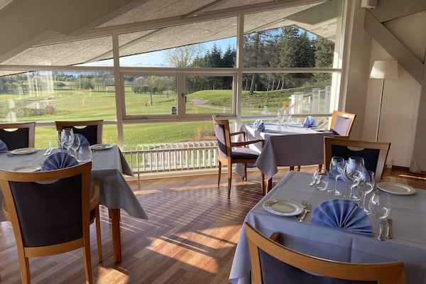 Breakfast, lunch, dinner served; golf course views