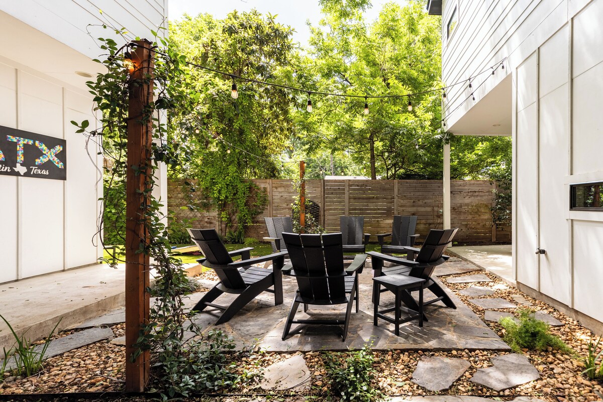 Photo 47 of Downtown 6 Bedroom Retreat!!
Golf Putting Green, Walking to Lake & Rainey
