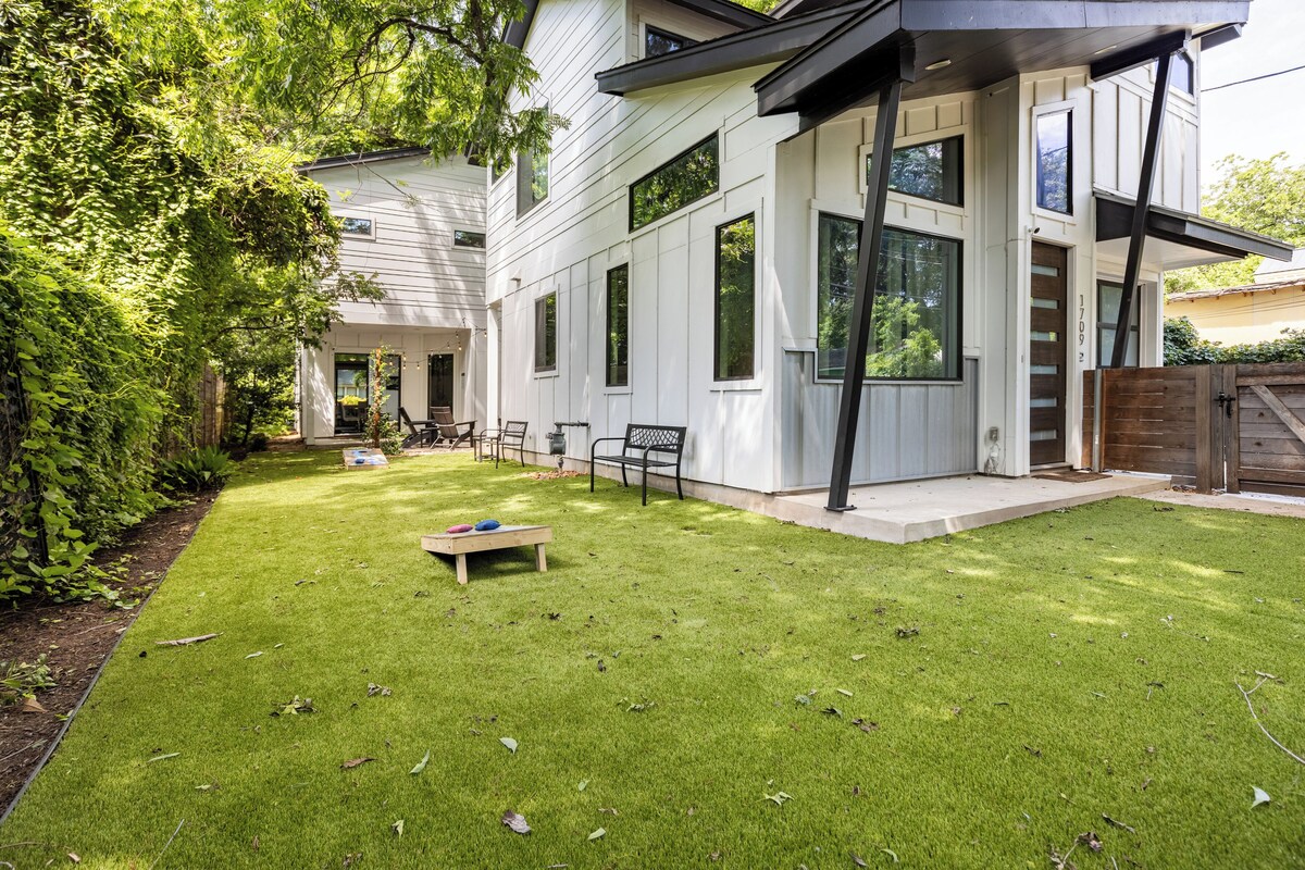 Photo 43 of Downtown 6 Bedroom Retreat!!
Golf Putting Green, Walking to Lake & Rainey