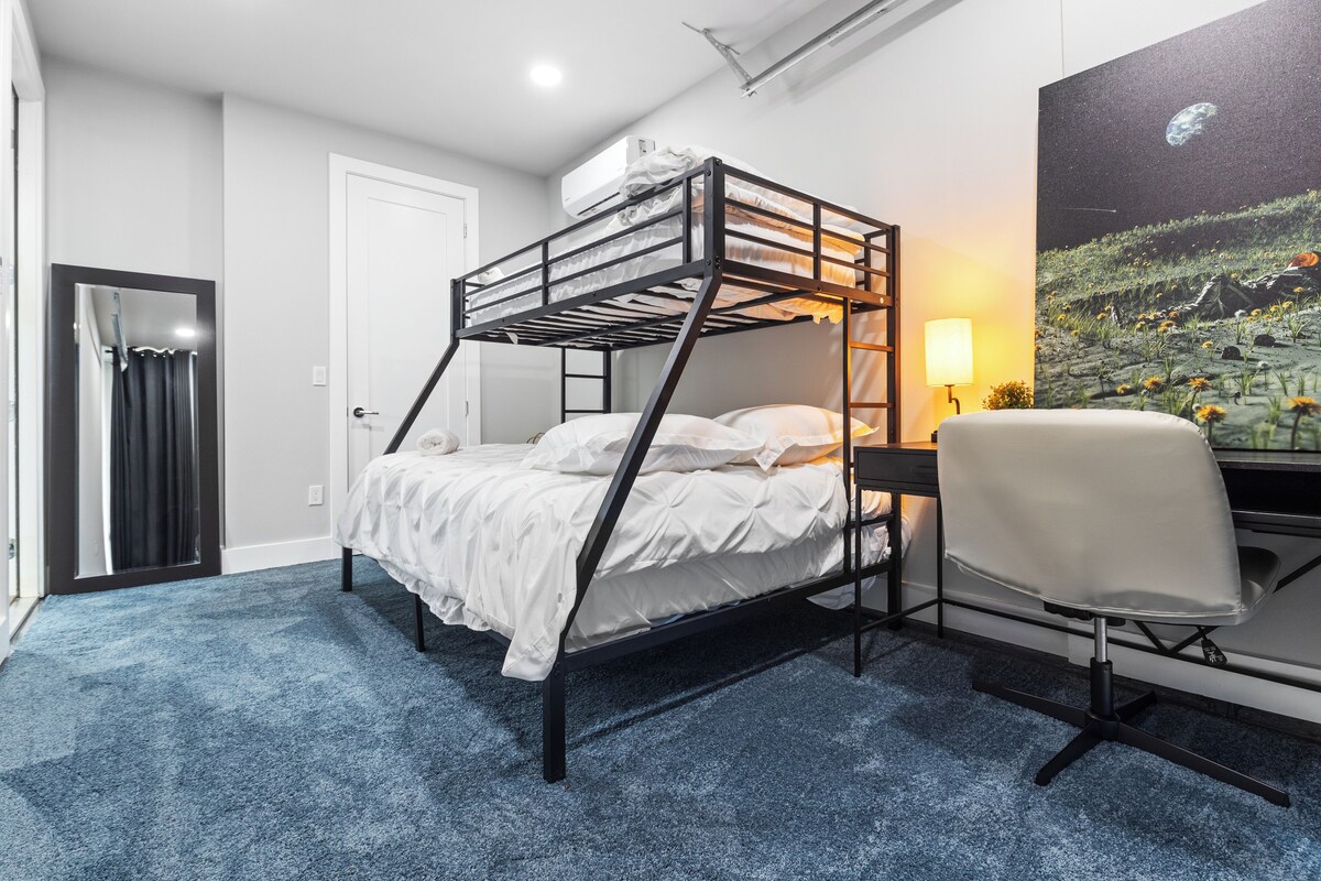 Photo 64 of Downtown 6 Bedroom Retreat!!
Golf Putting Green, Walking to Lake & Rainey