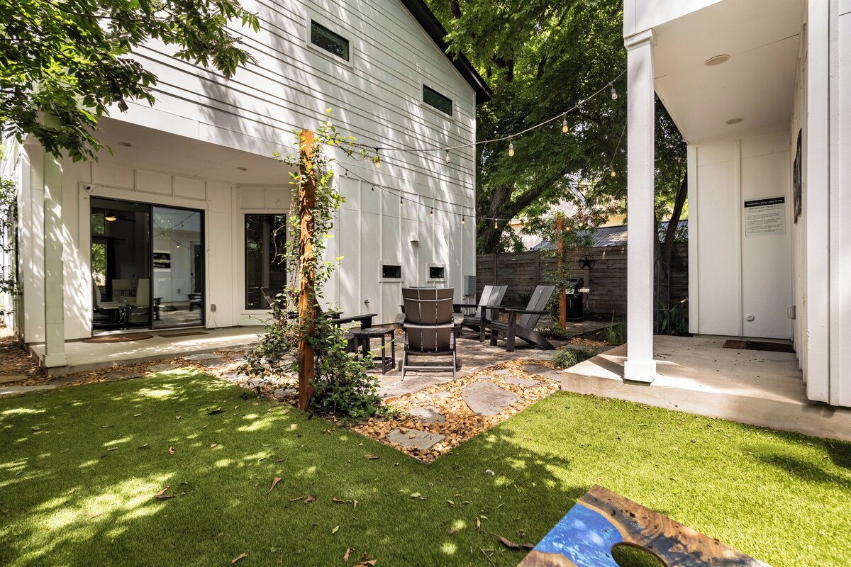Photo 45 of Downtown 6 Bedroom Retreat!!
Golf Putting Green, Walking to Lake & Rainey