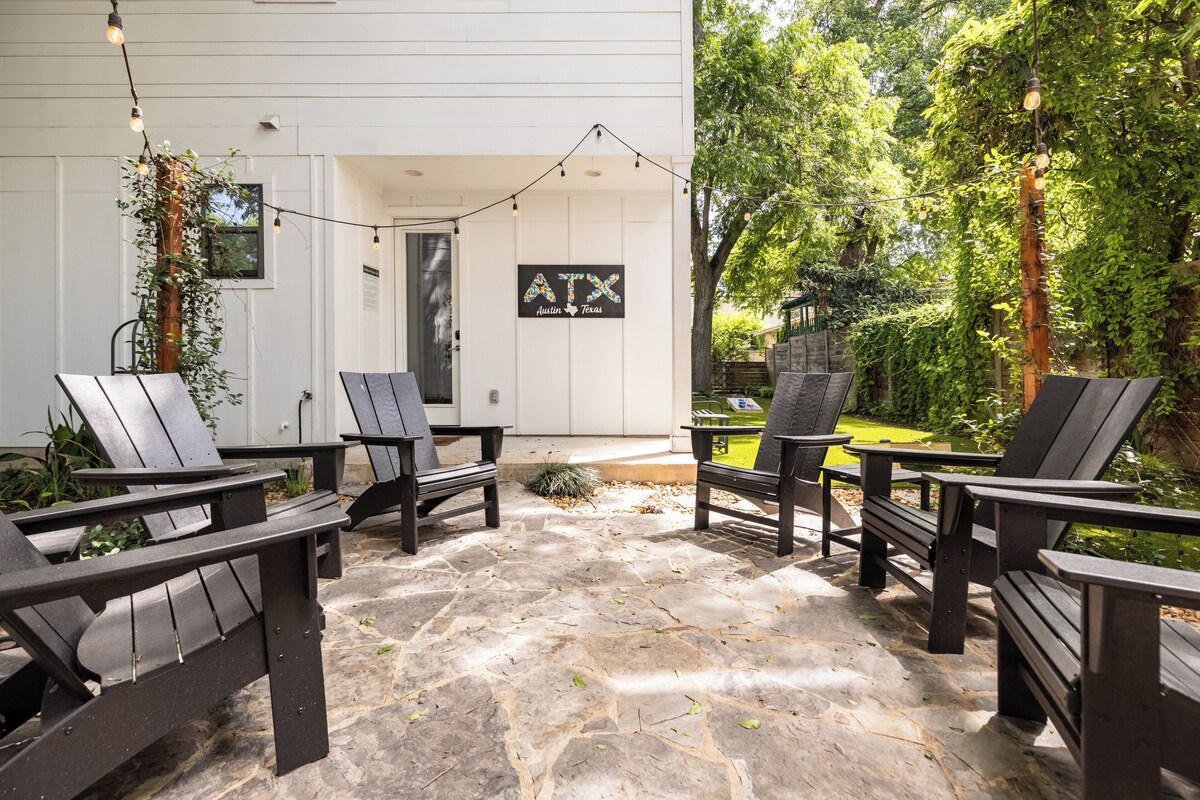 Photo 9 of Downtown 6 Bedroom Retreat!!
Golf Putting Green, Walking to Lake & Rainey
