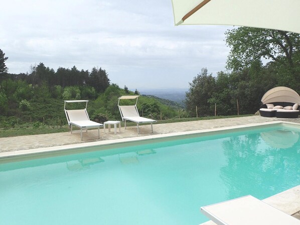 Seasonal outdoor pool, free pool cabanas, pool umbrellas - VILLA 6 PERS PANORAMIQUE PISCINE JACUZZI (Castelnuovo Berardenga)
