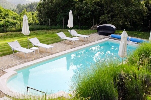 Seasonal outdoor pool, free pool cabanas, pool umbrellas - VILLA 6 PERS PANORAMIQUE PISCINE JACUZZI (Castelnuovo Berardenga)
