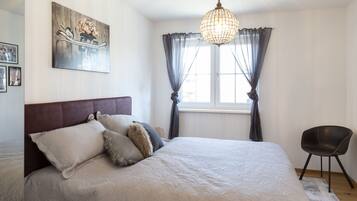 2 Schlafzimmer, schallisolierte Zimmer, Bügeleisen/Bügelbrett, WLAN