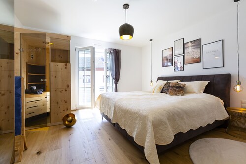 The new lifestyle suite on Lake Chiemsee: With a mountain view, 2 "en-suite" baths, sauna!