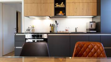 Kühlschrank, Ofen, Herdplatte, Geschirrspüler