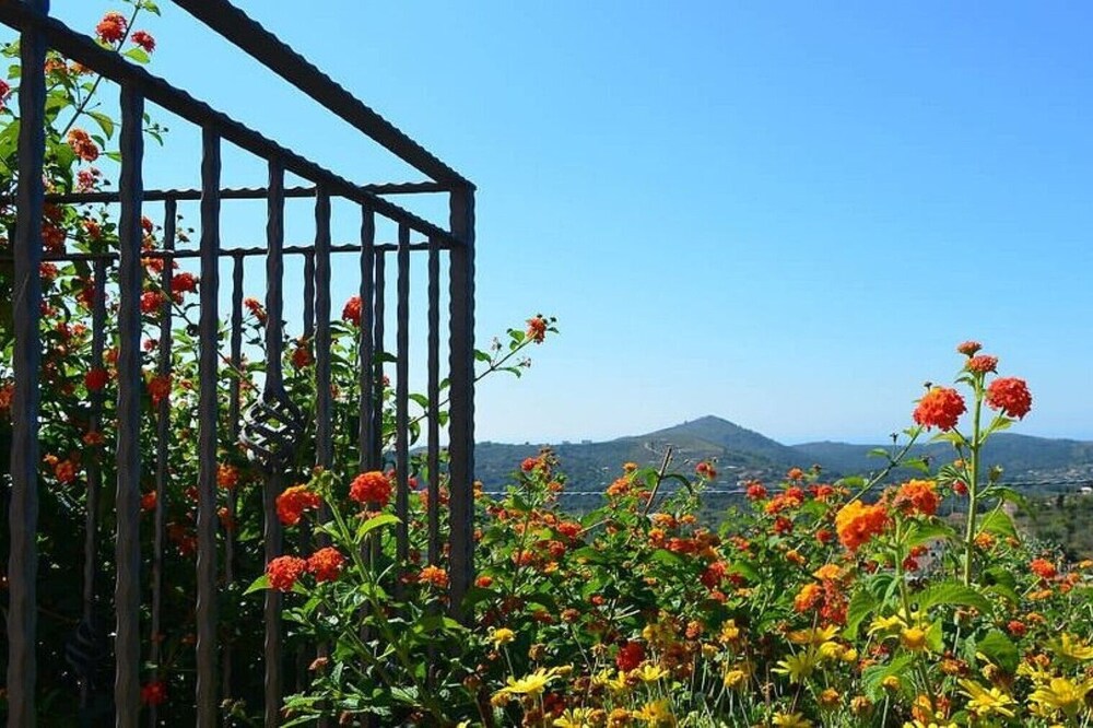 Magnolia Sleeps 6 (2 Bedrooms) Villa With Pool, Hills And Sea Views