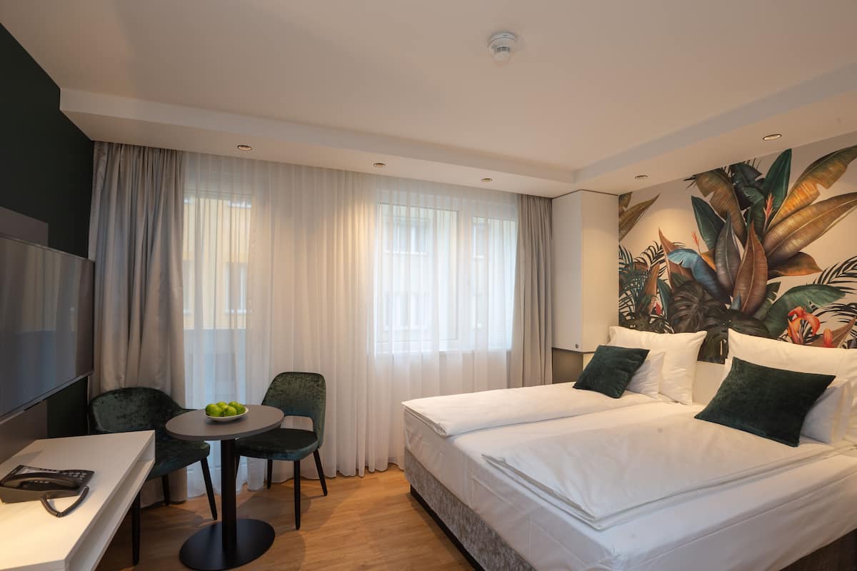 Executive appartement, 1 slaapkamer | 1 slaapkamer, een kluis op de kamer, een bureau, een laptopwerkplek
