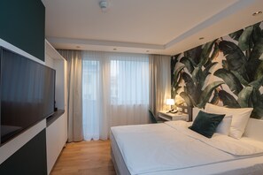 Comfort Apartment, 1 Bedroom | In-room safe, desk, laptop workspace, soundproofing