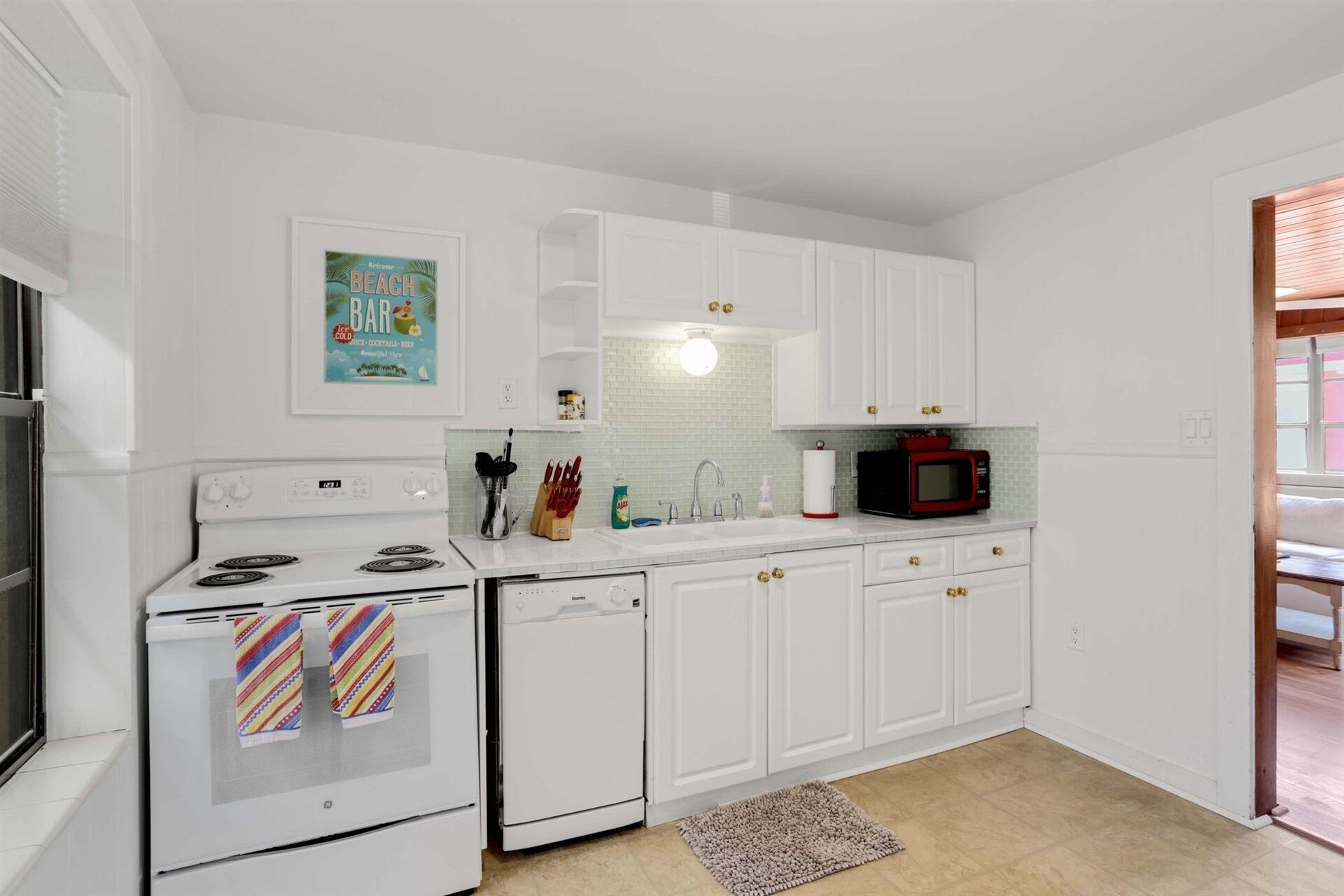 2 bedroom, 1 bath unit with beach access.  Just minutes from St. Augustine!